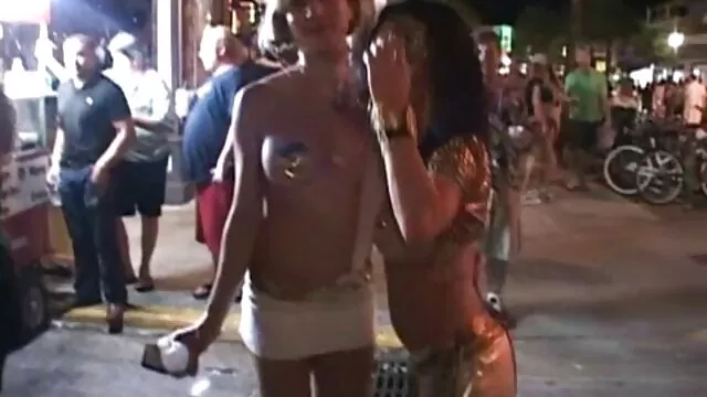 Nóng khiêu dâm, không giấy đăng ký  Lớn ngựa, sex khong che moi nhat