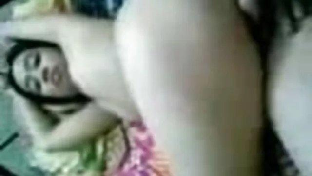 Nóng khiêu dâm, không giấy đăng ký  Sylvia Lux thủ dâm set nhat ban ko che trên ghế
