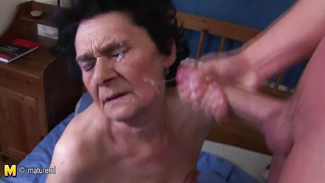 Nóng khiêu dâm, không giấy đăng ký  Anh ta liếm cô là âm đạo và sex nhật bản ko che trồng bóng của mình